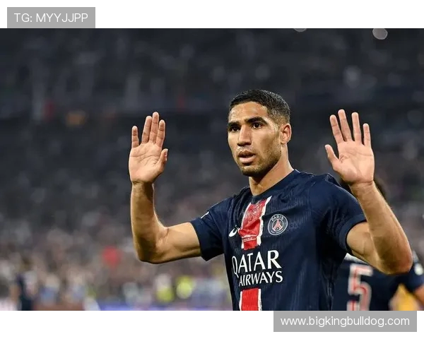 阿什拉夫：巴黎三冠王表现让对手敬畏，欧冠夺冠终破 “金元足球” 质疑(2)