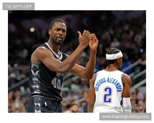 马刺球星巴恩斯跨界联动国米 世俱杯前夕获赠专属球衣(2)